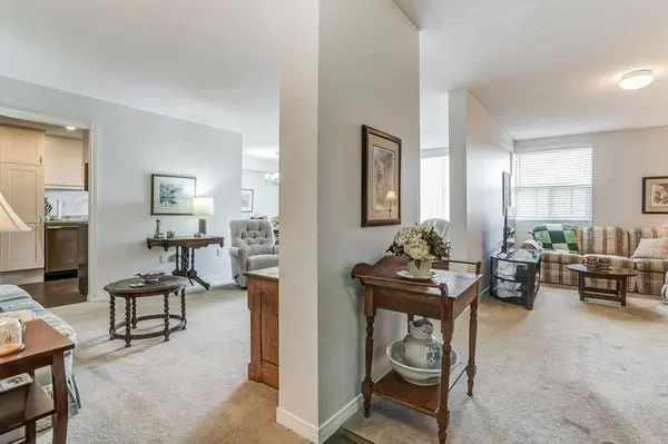 2055 Upper Middle RD #205, Burlington, ON L7P 3P4