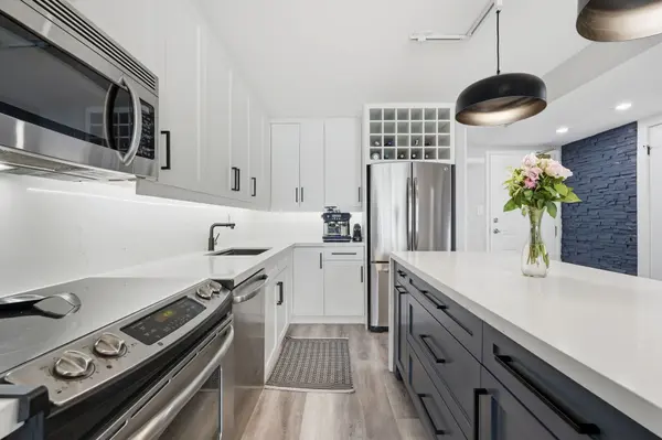 1270 Maple Crossing BLVD #208, Burlington, ON L7S 2J3