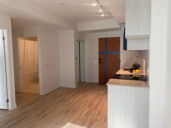 1660 Bloor ST W #304, Toronto W02, ON M6P 0C6