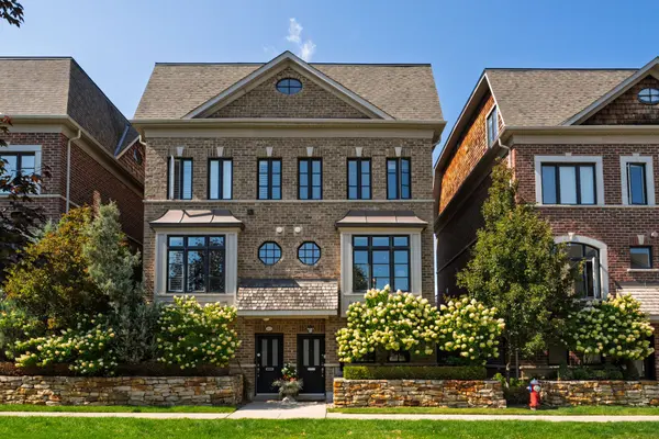 1815 Pagehurst AVE, Mississauga, ON L4X 1Y5