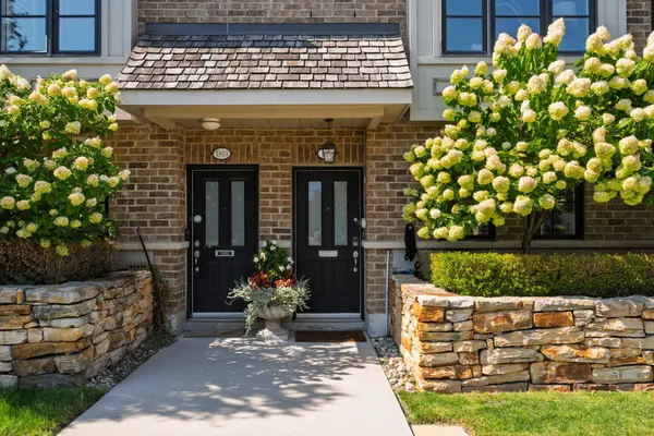 1815 Pagehurst AVE, Mississauga, ON L4X 1Y5