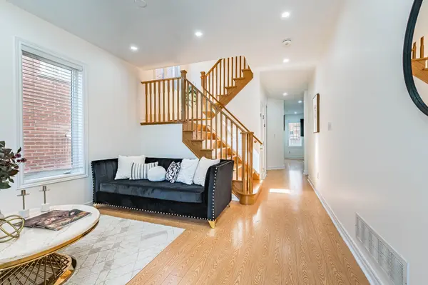 4 Callalily RD, Brampton, ON L7A 0M1