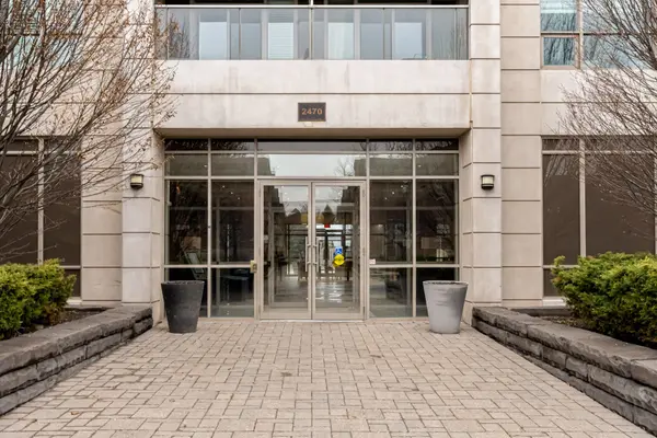 2470 Prince Michael DR #712, Oakville, ON L6H 0G9