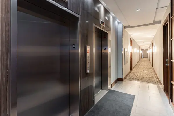 2470 Prince Michael DR #712, Oakville, ON L6H 0G9