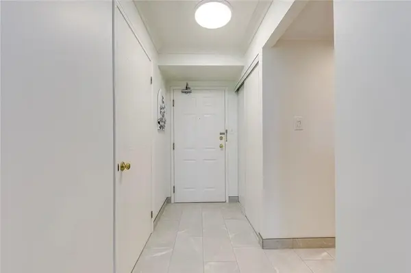 5080 Pinedale AVE #902, Burlington, ON L7L 5V7