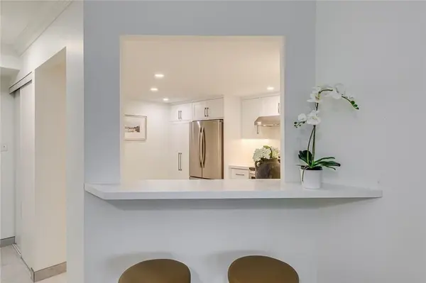 5080 Pinedale AVE #902, Burlington, ON L7L 5V7