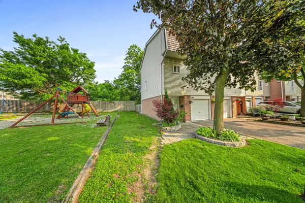 120 Ellerslie RD, Brampton, ON L6T 4C3