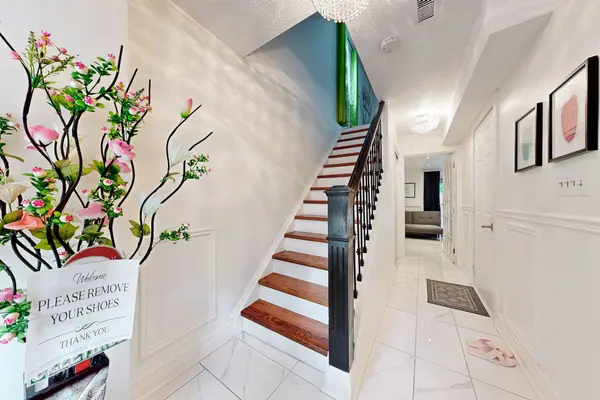 120 Ellerslie RD, Brampton, ON L6T 4C3