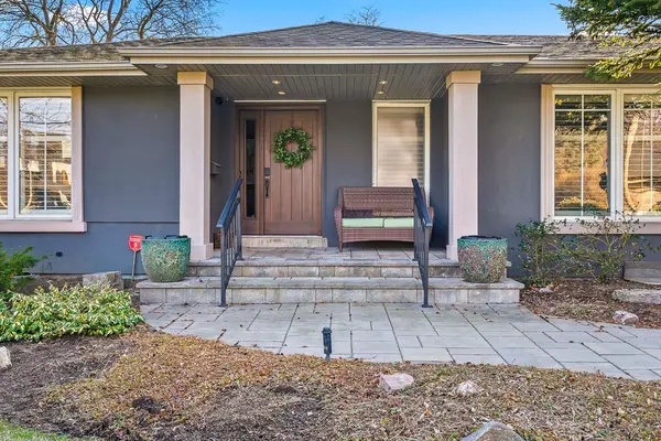 214 MAPLE GROVE DR, Oakville, ON L6J 4V3