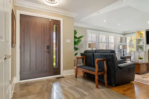 214 MAPLE GROVE DR, Oakville, ON L6J 4V3