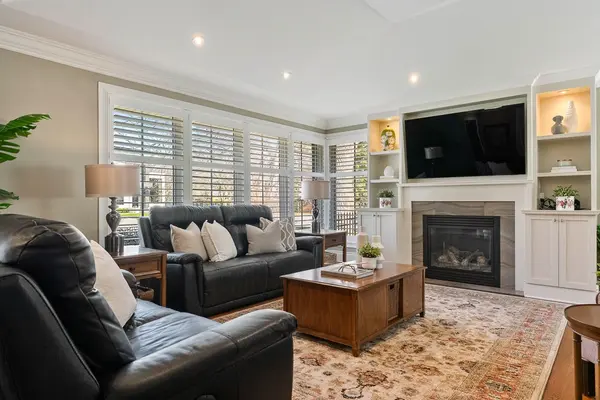 214 MAPLE GROVE DR, Oakville, ON L6J 4V3