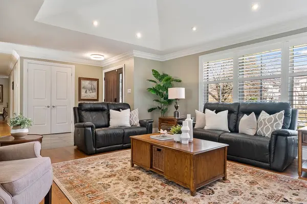 214 MAPLE GROVE DR, Oakville, ON L6J 4V3