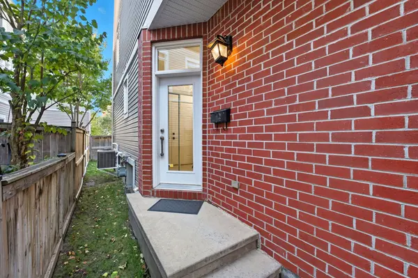 1512 Clementine BLVD, Billings Bridge - Riverside Park And Area, ON K1H 8E9