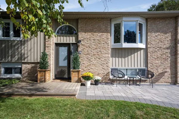 3 Currie RD, Erin, ON N0B 1Z0