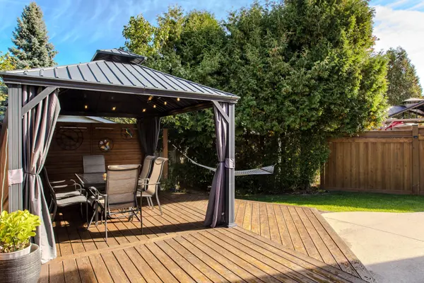 209 Portage LN, Hamilton, ON L0R 1W0