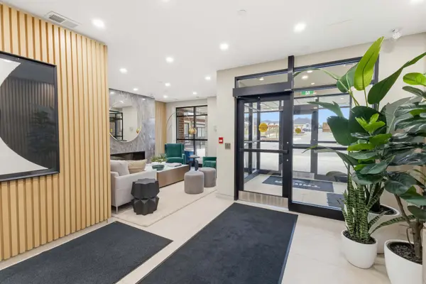 1975 Fountain Grass DR #105, London South, ON N6K 0M3