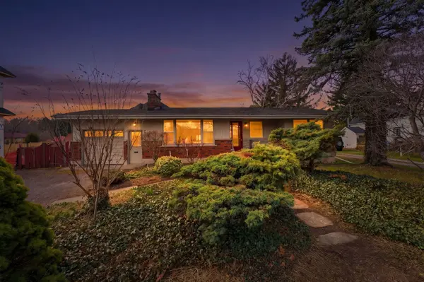 246 Main ST E, Grimsby, ON L3M 1P6