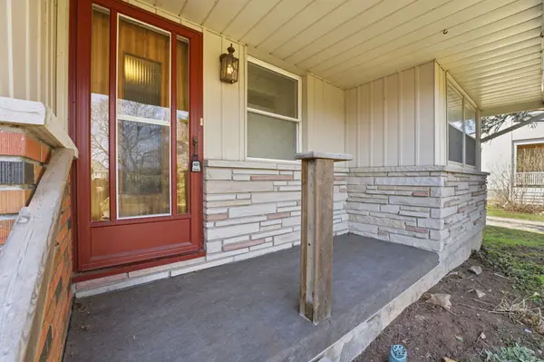 246 Main ST E, Grimsby, ON L3M 1P6