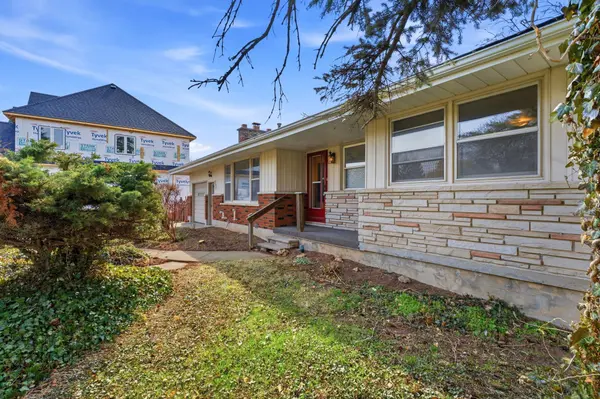 246 Main ST E, Grimsby, ON L3M 1P6