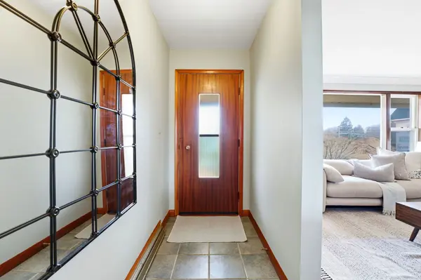 246 Main ST E, Grimsby, ON L3M 1P6