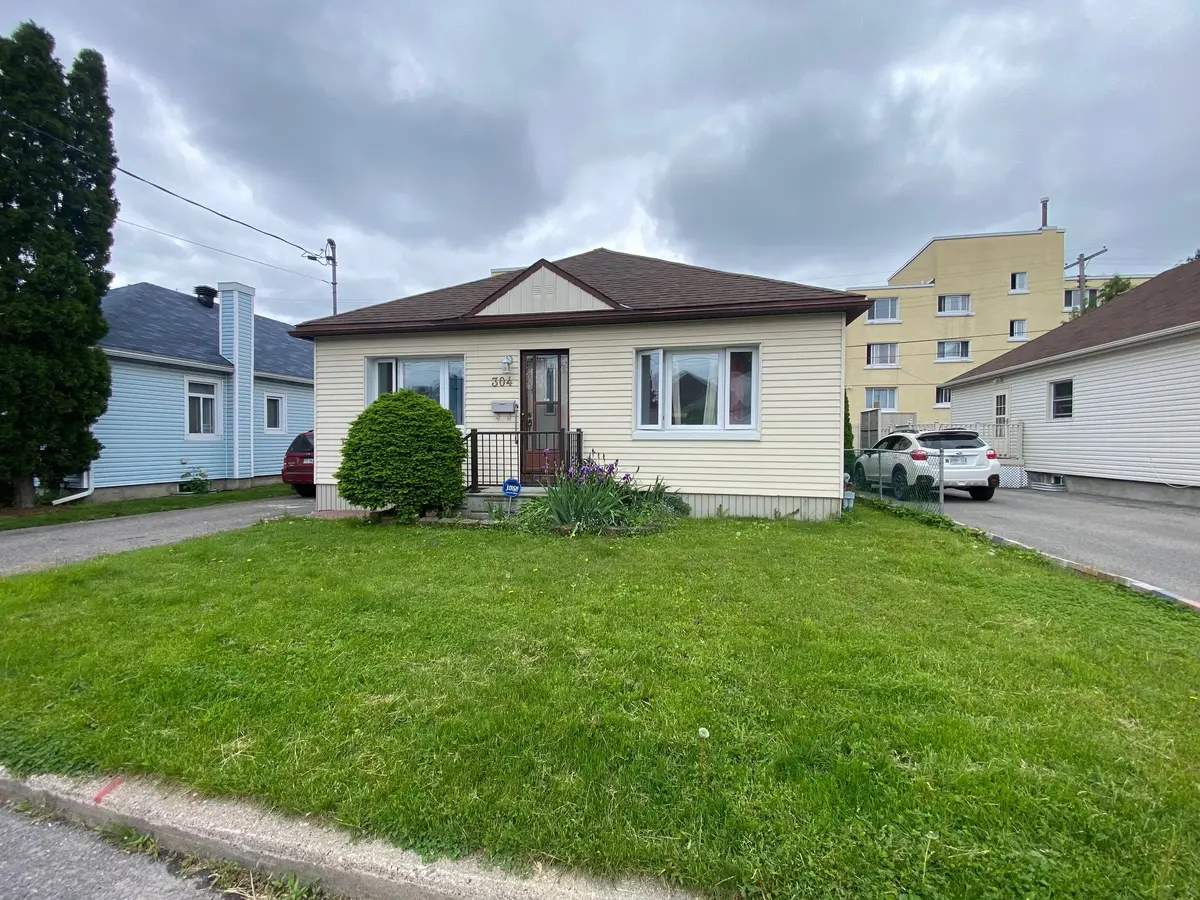 304 Frontenac AVE S #lower, Vanier And Kingsview Park, ON K1L 6K9