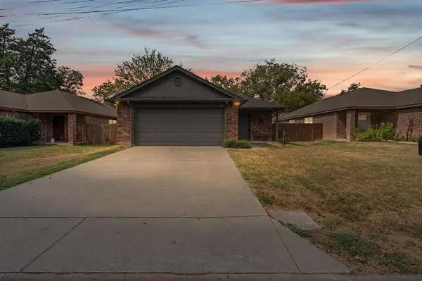 409 Grayson Court, Joshua, TX 76058