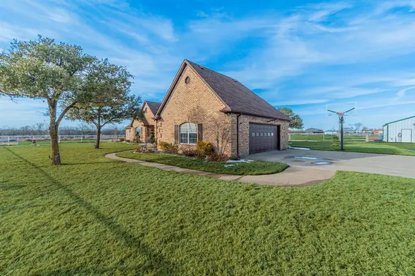 13507 Friendship Road, Pilot Point, TX 76258