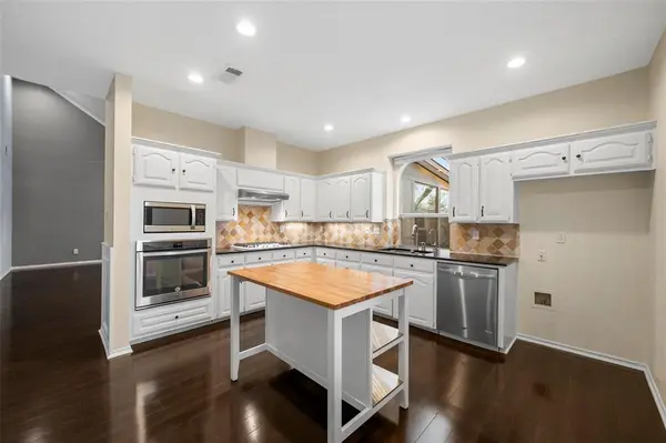 1819 Sandalwood Lane, Grapevine, TX 76051