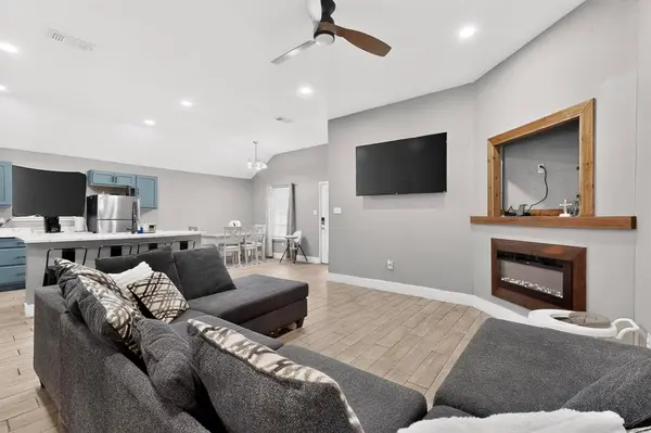 1006 W Brown Street, Ennis, TX 75119