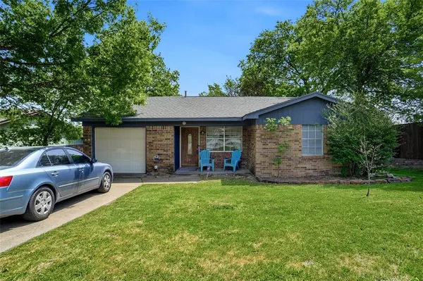 841 Lake View Ridge, White Settlement, TX 76108