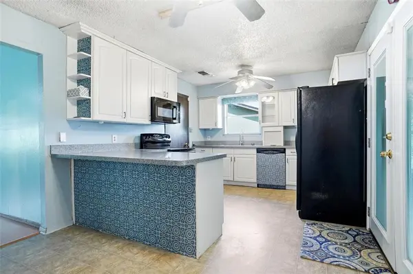 841 Lake View Ridge, White Settlement, TX 76108