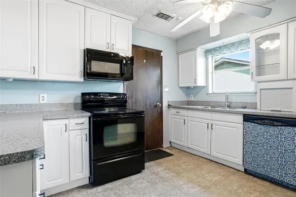 841 Lake View Ridge, White Settlement, TX 76108