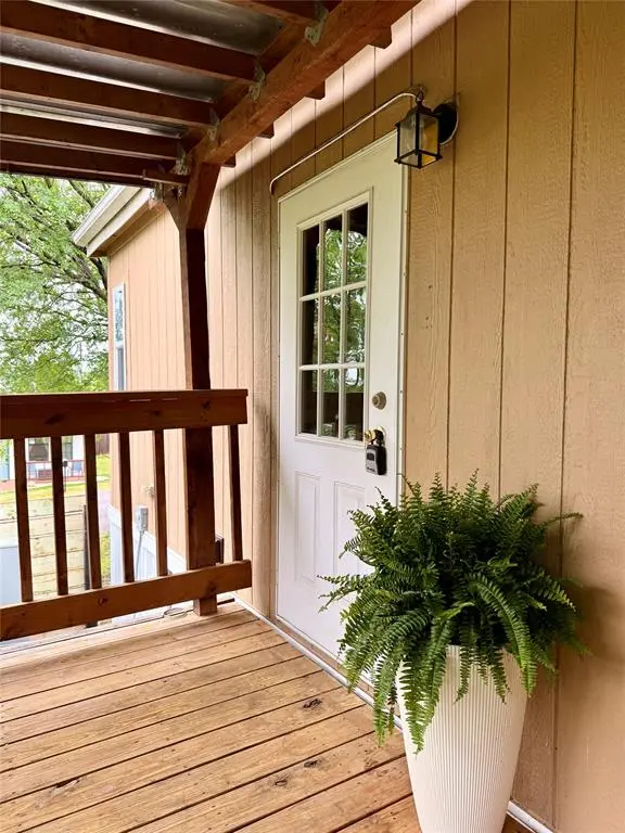 902 Pecos River Drive, Granbury, TX 76048