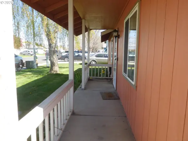 180 NE 15TH AVE, Milton Freewater, OR 97862