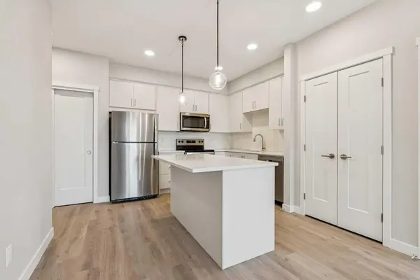 655 Shawnee SQ SW #104, Calgary, AB T2Y 1E3