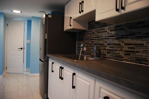 593 Ridgeway AVE #Bsmt, Oshawa, ON L1J 2W3