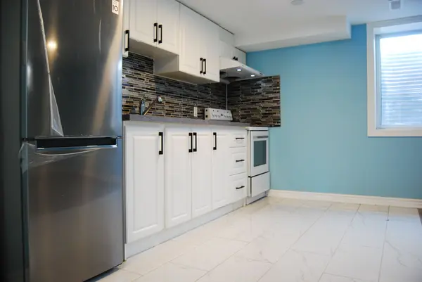 593 Ridgeway AVE #Bsmt, Oshawa, ON L1J 2W3