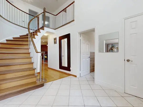 5992 Ladyburn CRES, Mississauga, ON L5M 4V9