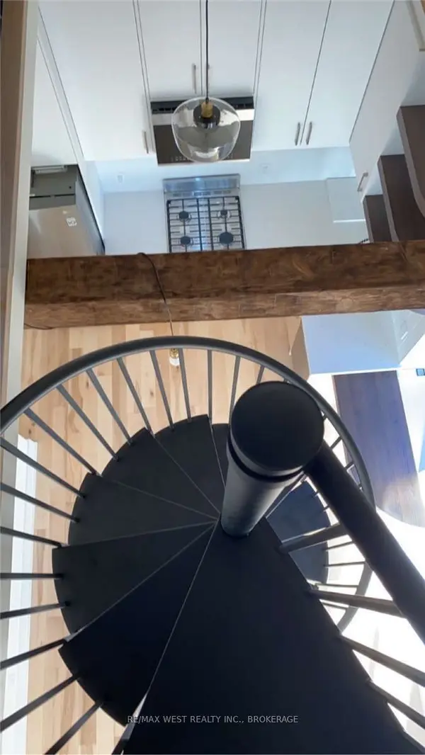 299 Pacific AVE #3, Toronto W02, ON M6P 2P8