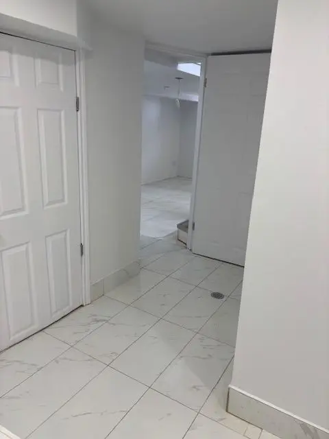 304 Frontenac AVE S #lower, Vanier And Kingsview Park, ON K1L 6K9