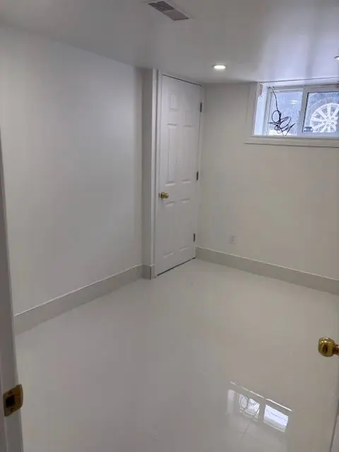 304 Frontenac AVE S #lower, Vanier And Kingsview Park, ON K1L 6K9