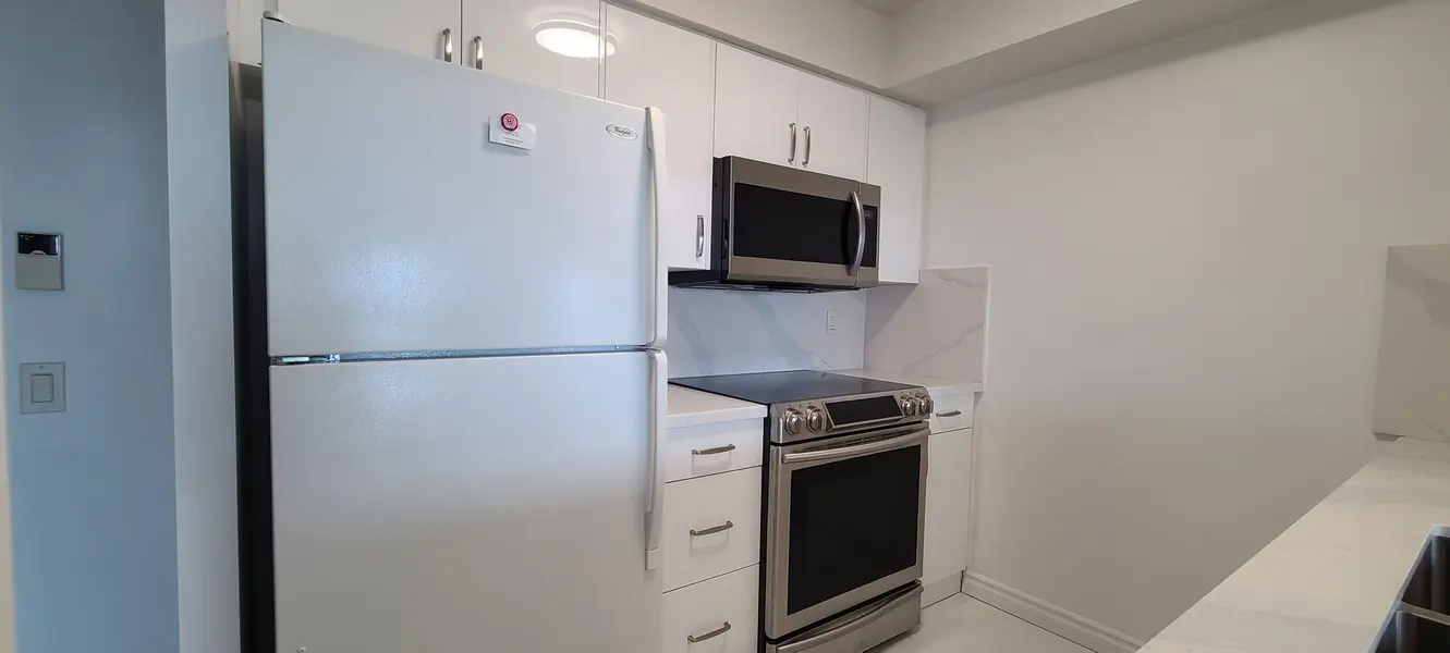 18 Mondeo DR #1422, Toronto E04, ON M1P 5C8