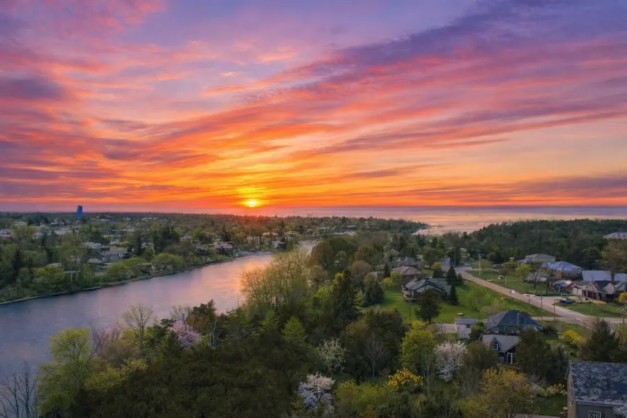 237 S Rankin ST, Saugeen Shores, ON N0H 2L0