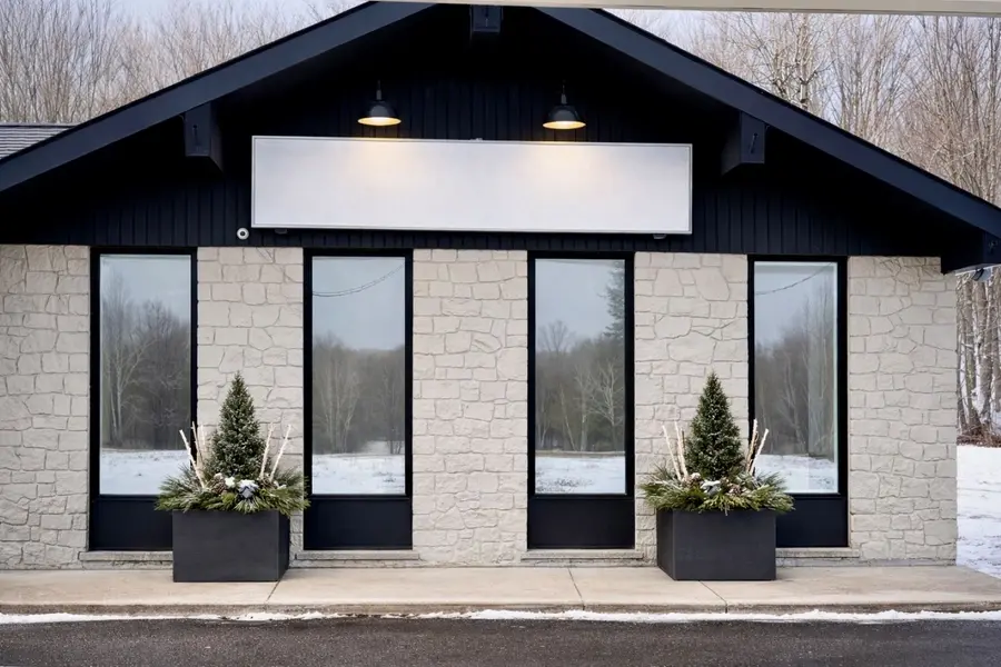 9100 HIGHWAY #11 SOUTH EXPY, Huntsville, ON P1H 2J2