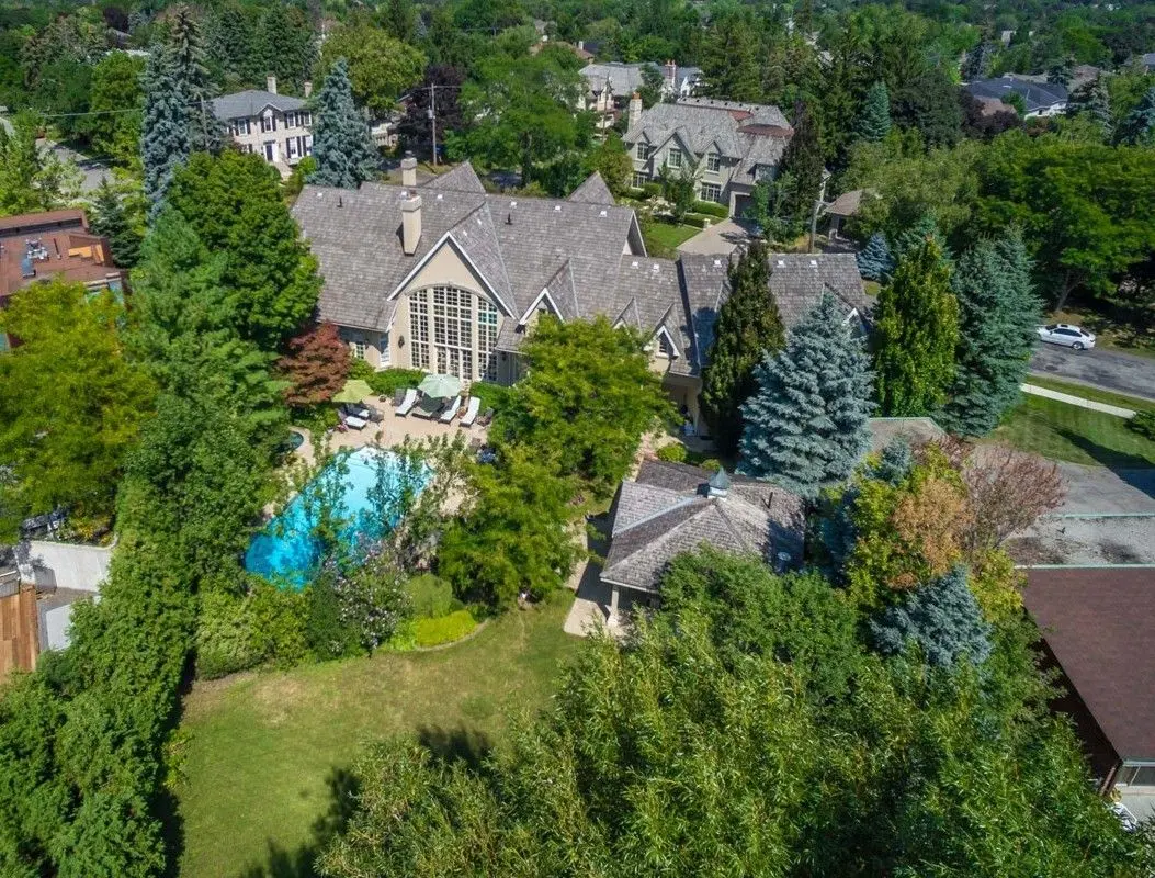 17 Bayview RDG, Toronto C12, ON M2L 1E3