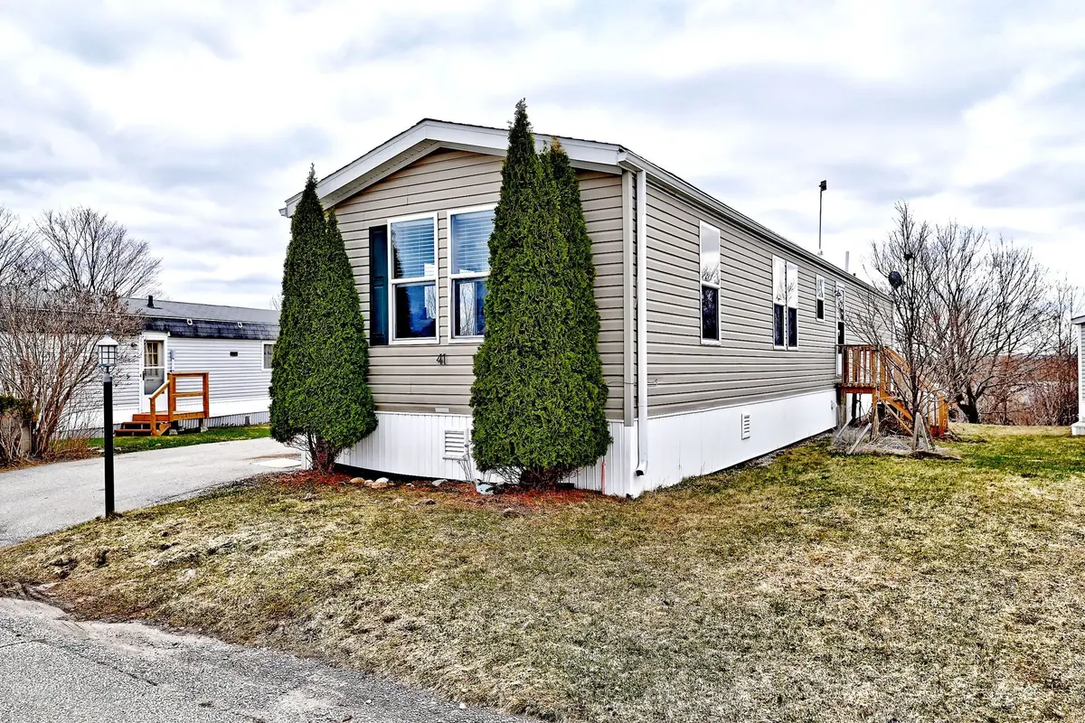 41 Sunrise CIR, Bradford West Gwillimbury, ON L3Z 2A5