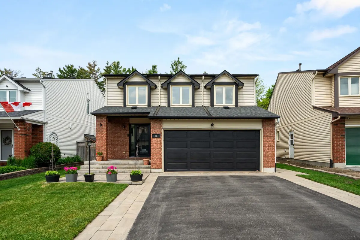 45 Townsend DR, Barrhaven, ON K2J 2T8