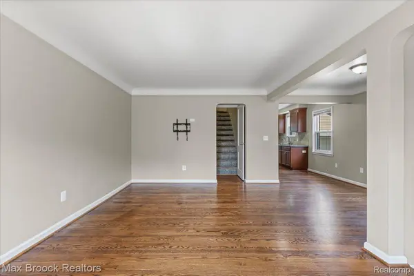 13710 Balfour ST, Oak Park, MI 48237