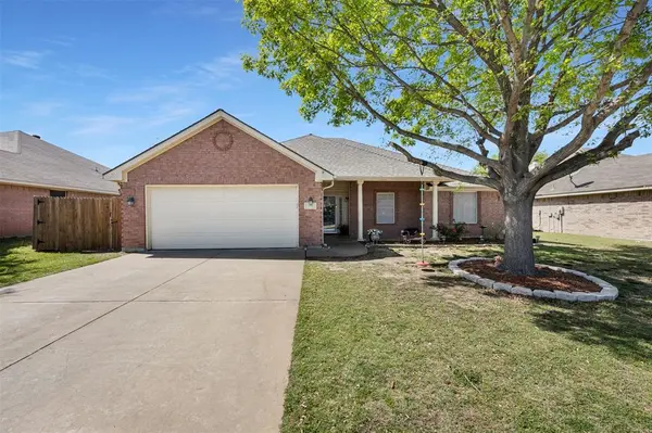 313 Angela Drive, Burleson, TX 76028