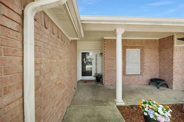 313 Angela Drive, Burleson, TX 76028